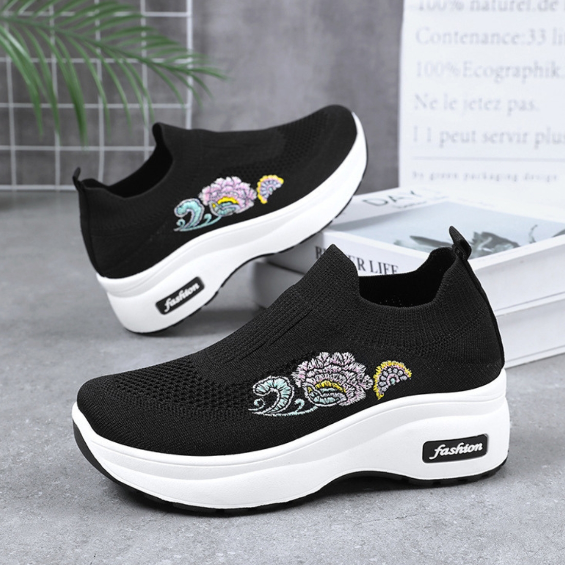 IMG_08_2025_baskets_orthopédiques_pour_femme_avec_fleur_brodée_5