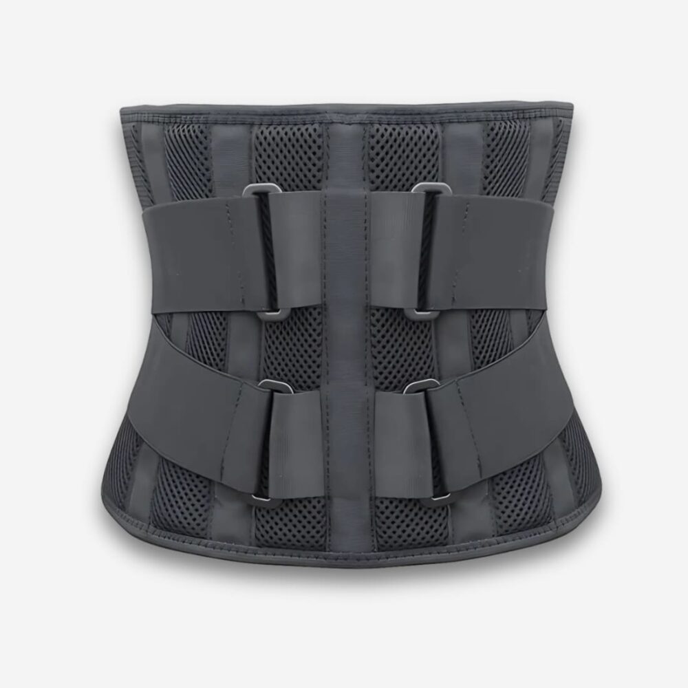 Ceinture orthopédique large pour lombaires de couleur noire avec deux sangles de chaque côté. Sur fond uni clair.