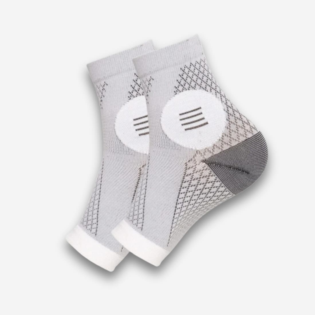 Chaussettes orthopédiques ouvertes pour maintien de la cheville de couleur grise et blanche. Sur fond uni clair.