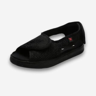 Chaussons orthopédiques pieds gonflés pour femme de couleur noire ouverts sur la pointe et avec deux scratch pour l'ajustement. Sur fond uni clair.