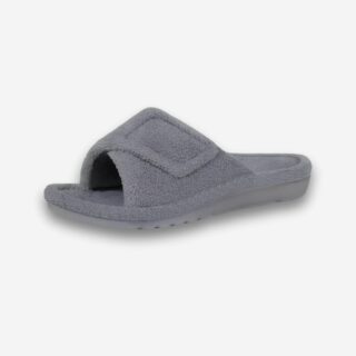 Chaussons orthopédiques style claquette à scratch pour femme de couleur grise sur fond uni clair.