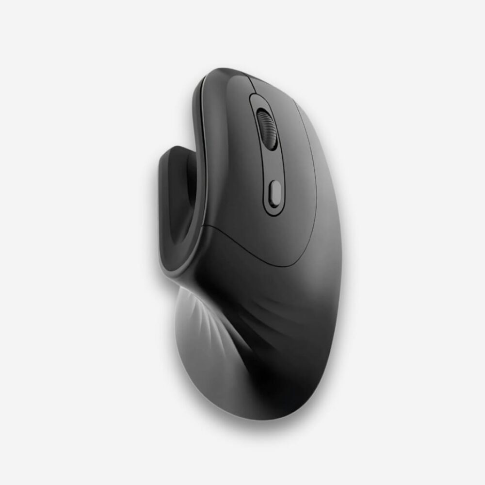 Souris orthopédique silencieuse et ergonomique e couleur noire sur fond uni clair.