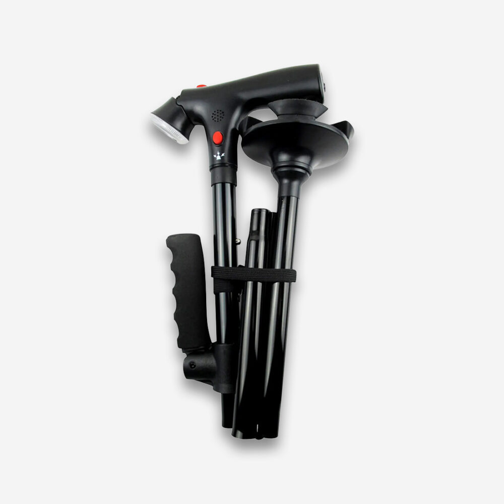 Une canne marche orthopédique pliable avec lampe intégrée de couleur noire, pliée en 3 montrant son format compact et transportable, sur un fond gris très clair uni.
