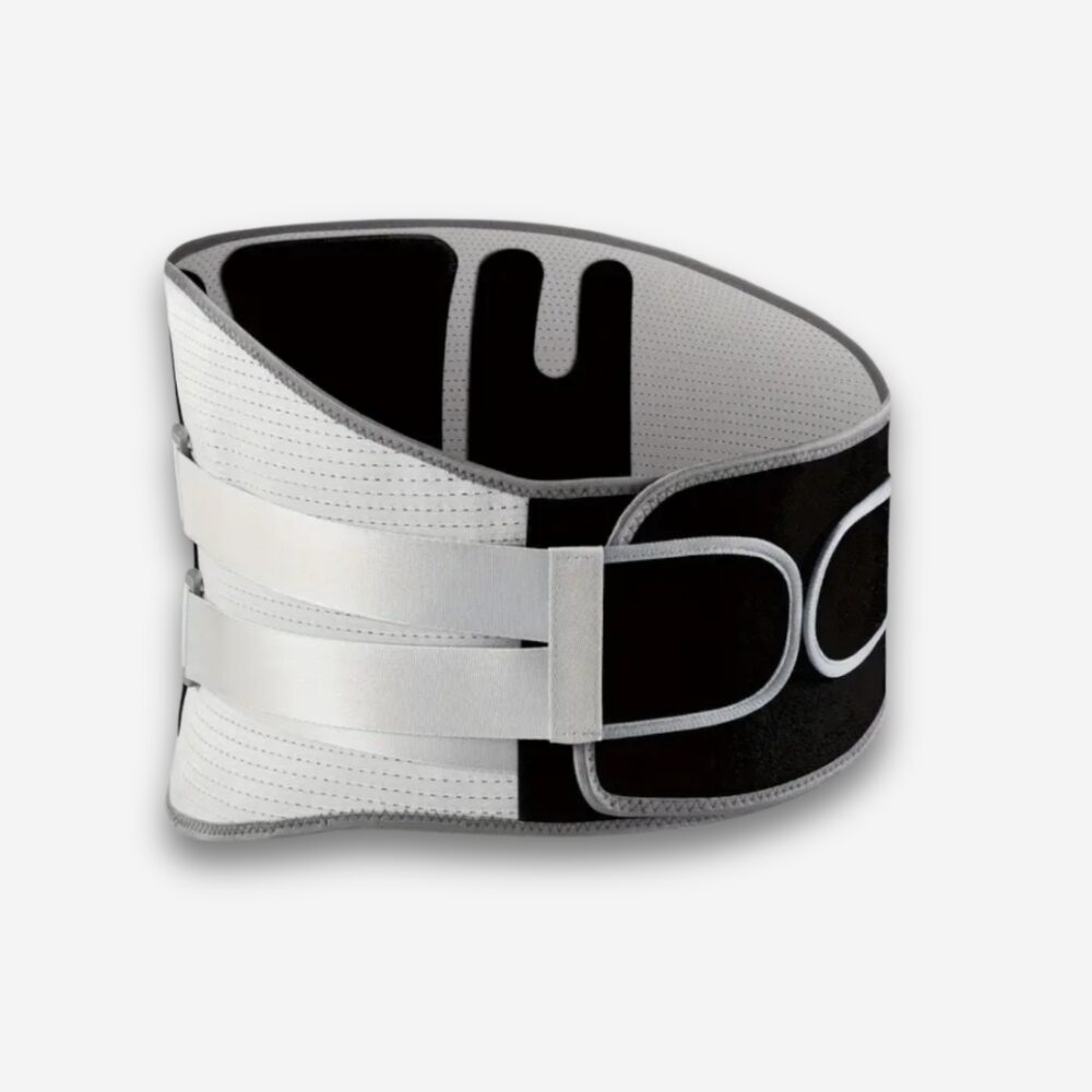 Ceinture orthopédique noire et grise avec sangles croisées et armature rigide, vue de 3/4, sur fond neutre.