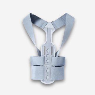 Corset orthopédique gris à armature rigide et sangles croisées, sur fond neutre.