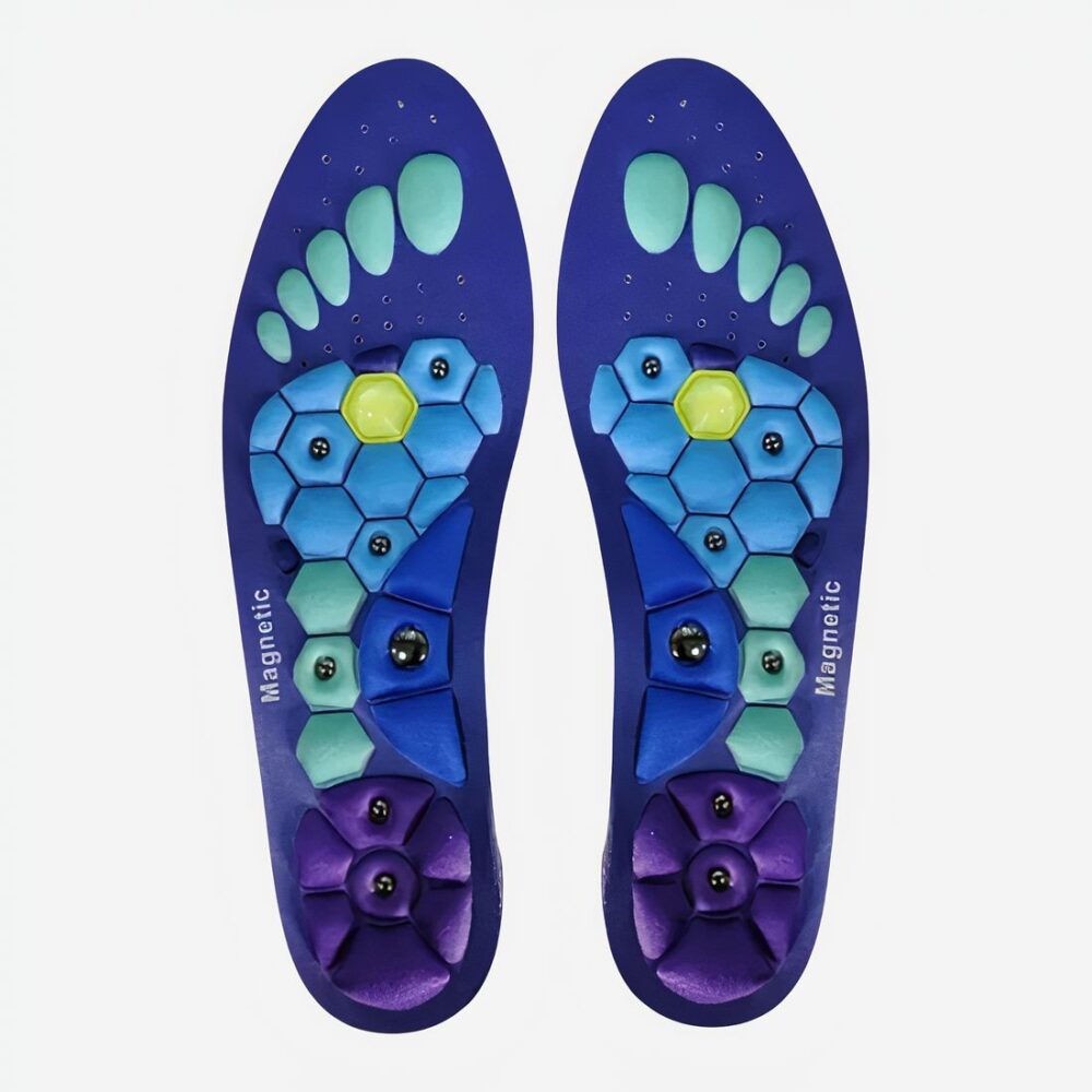 Paire de semelles orthopédiques violettes et bleues avec reliefs et billes d’acupression, vue de dessus sur fond neutre.