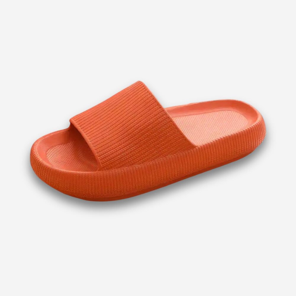 claquette orthopédique en caoutchouc orange sur fond uni