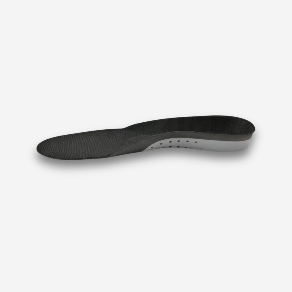Semelle orthopédique noire avec soutien voûte plantaire, vue de coté