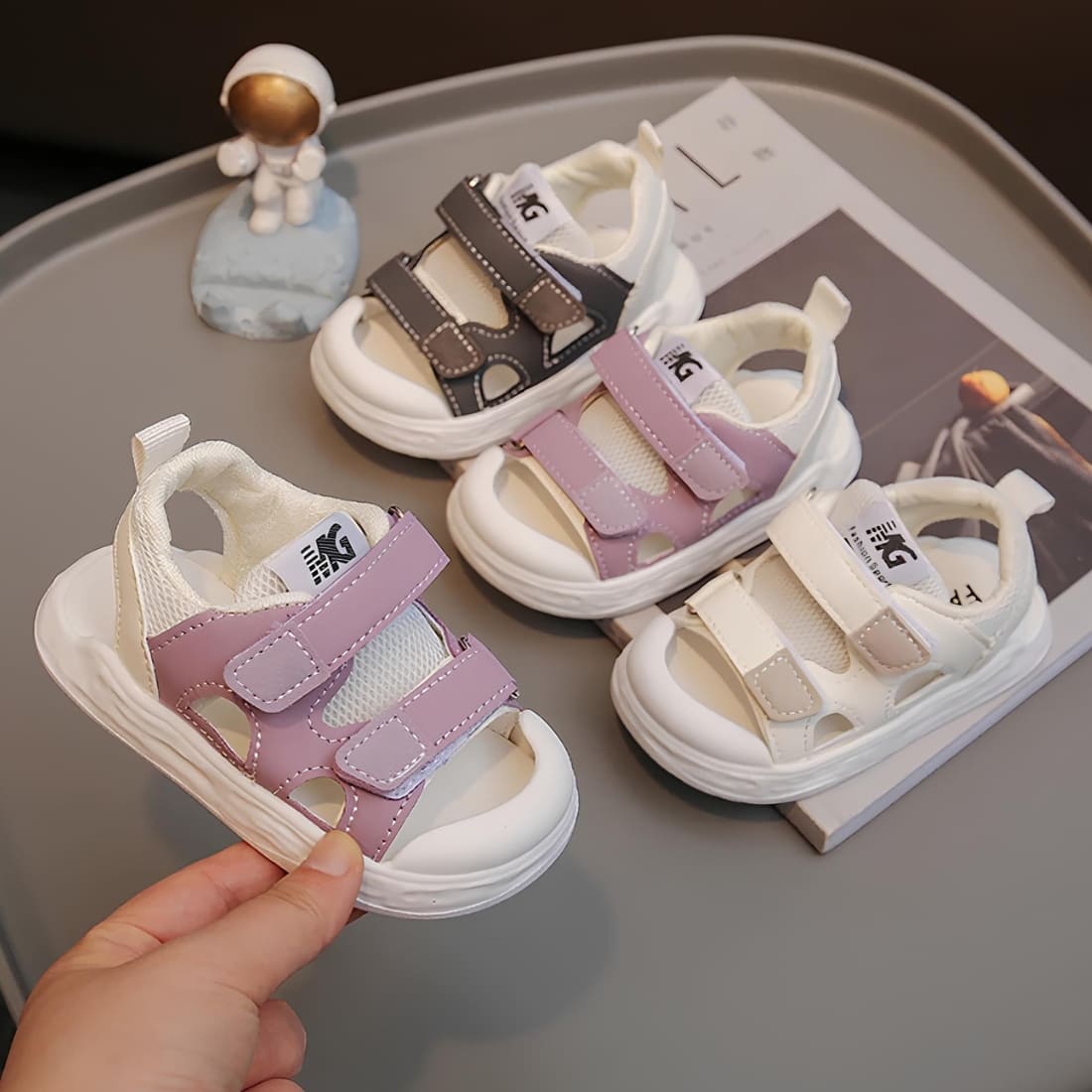 IMG_08_2025_chaussures_orthopédiques_enfant_type_sandales_avec_protection _des_orteils_7