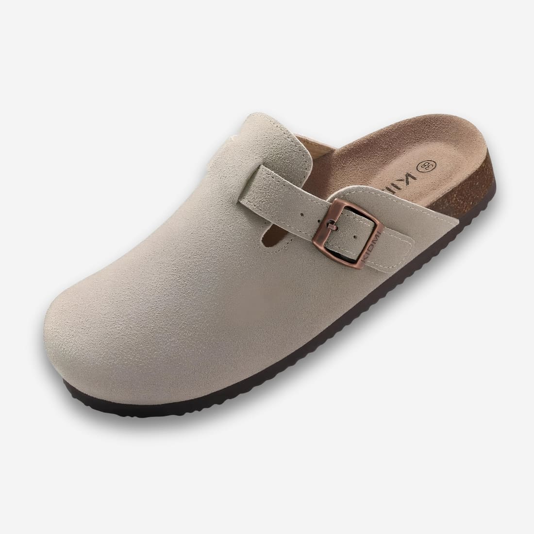 Sabots orthopédiques pour femme en daim gris avec une boucle doré. Sur fond gris clair.
