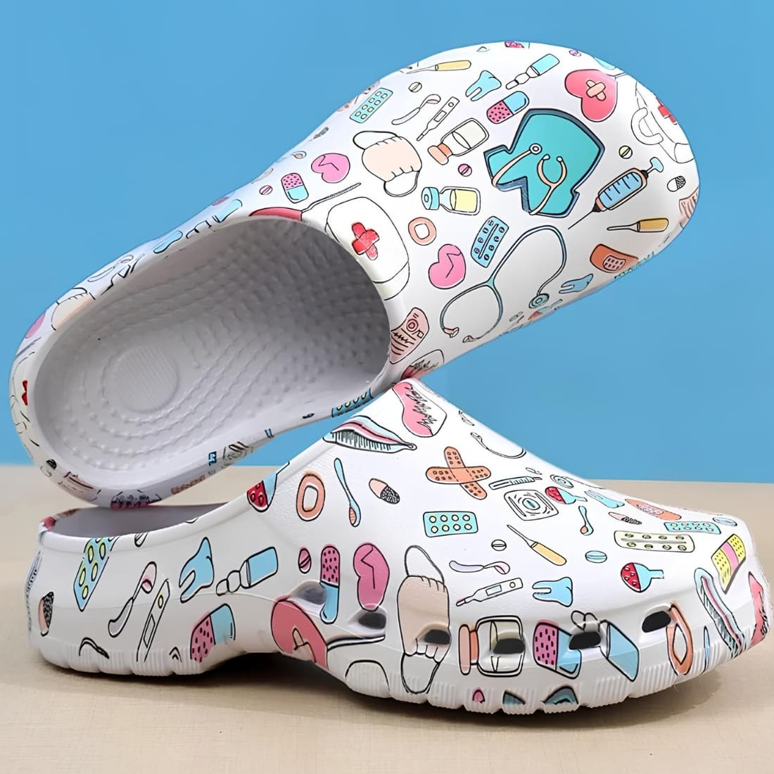 Sabots orthopédiques souples pour femme motifs milieu hospitalier – Image 6