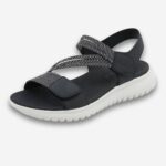 Sandales orthopédiques légères et ajustables pour femme de couleur noire avec deux brides ajustables par scratch. La semelle extérieure est blanche.