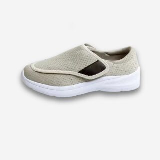 photo d'une chaussure orthopédique beige en maille respirante à scratch vu de côté.