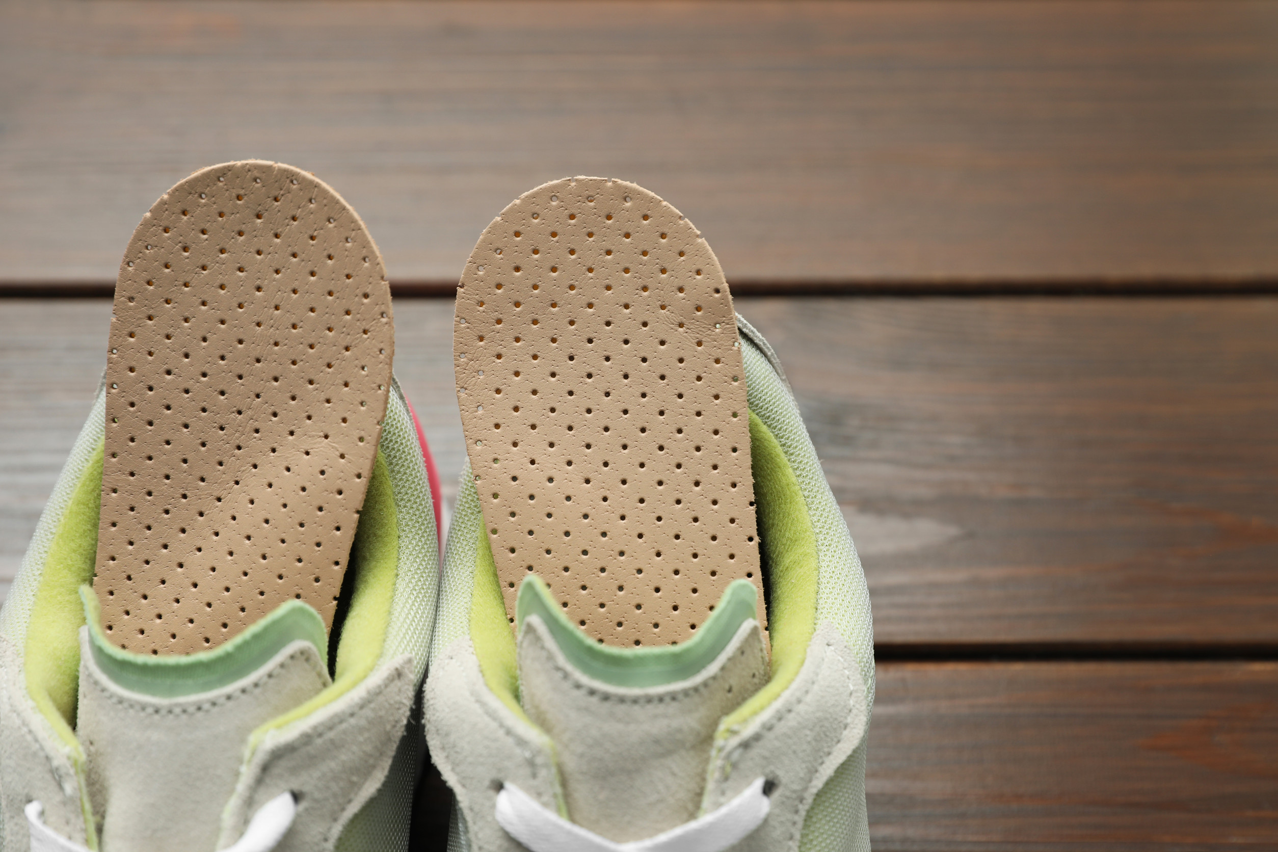 Semelle orthopédique dans une paire de chaussure femme